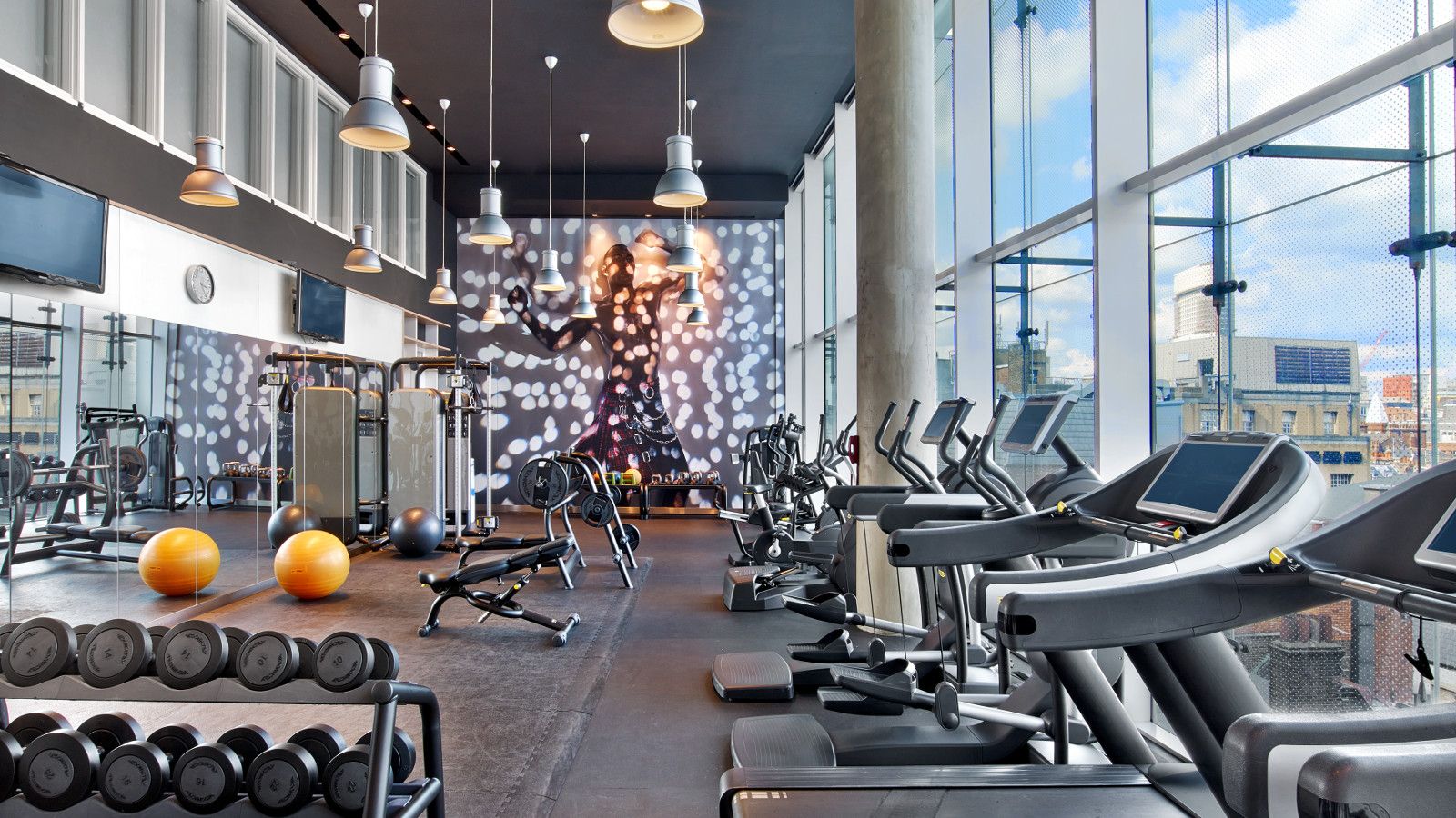 Hotel in London with Gym Fit Gym at W London